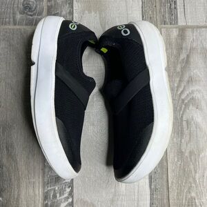 OOFOS OOmg Low White Black US 7 / EU 38 Slip On Sneaker Recovery Shoe